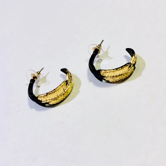 SADIE BLACK HOOP FEATHER W/ GOLD METALLIC EARRINGS - Picture 8 of 8